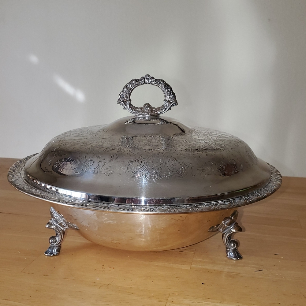 Vintage WM Rogers Silverplate Footed Casserole with Lid Serving Bowl.
